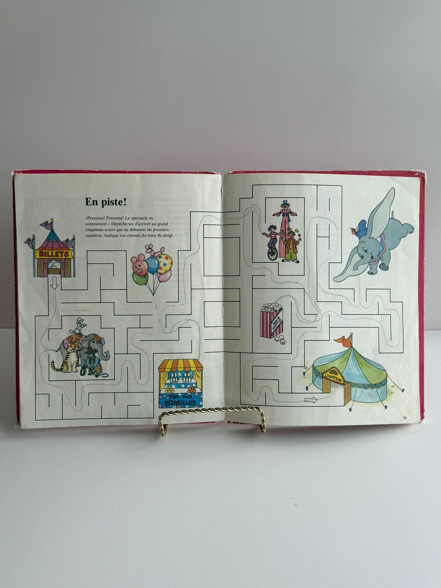 Vintage Walt Disney Dumbo Activity Book "En Piste!" 1984